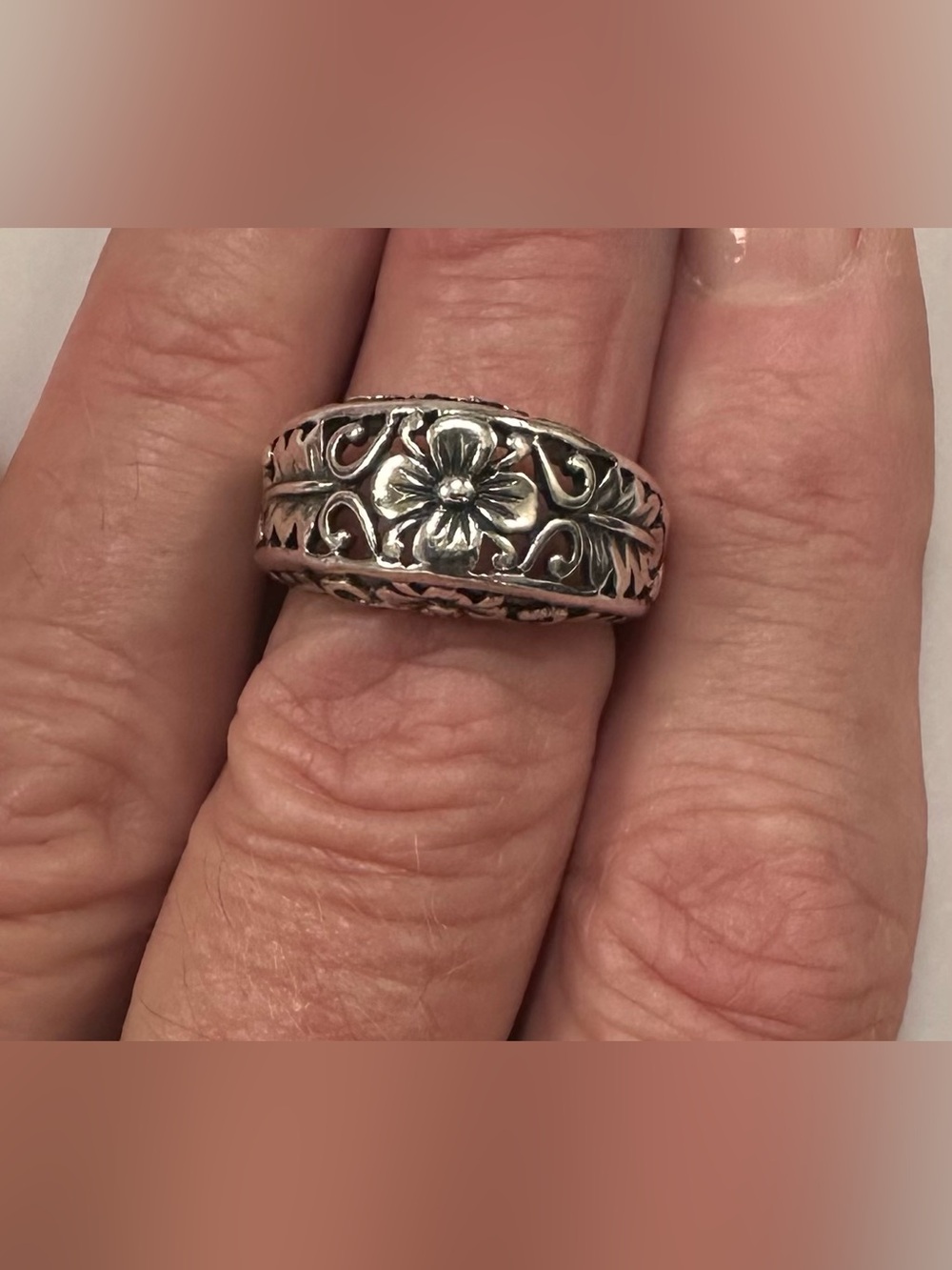Sterling Silver ring with Filigree Flower and Leaves, size 6
